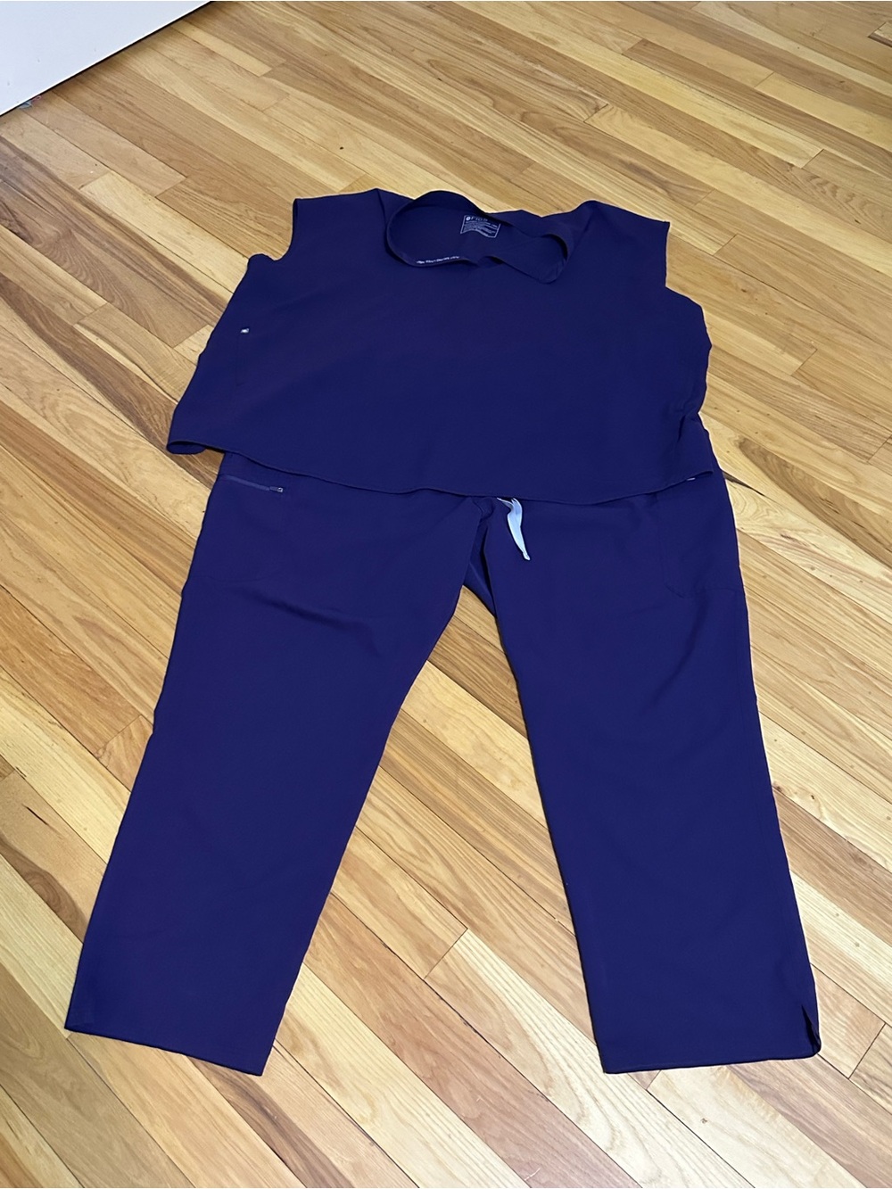 Figs, Rafaela, top and yolo, skinny scrub pants